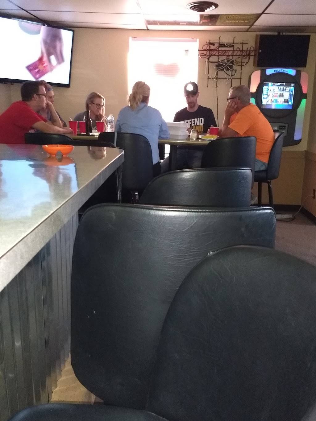 Fans Pizza | restaurant | 112 N Westminster St, Waynesfield, OH 45896, USA | 4195683323 OR +1 419-568-3323