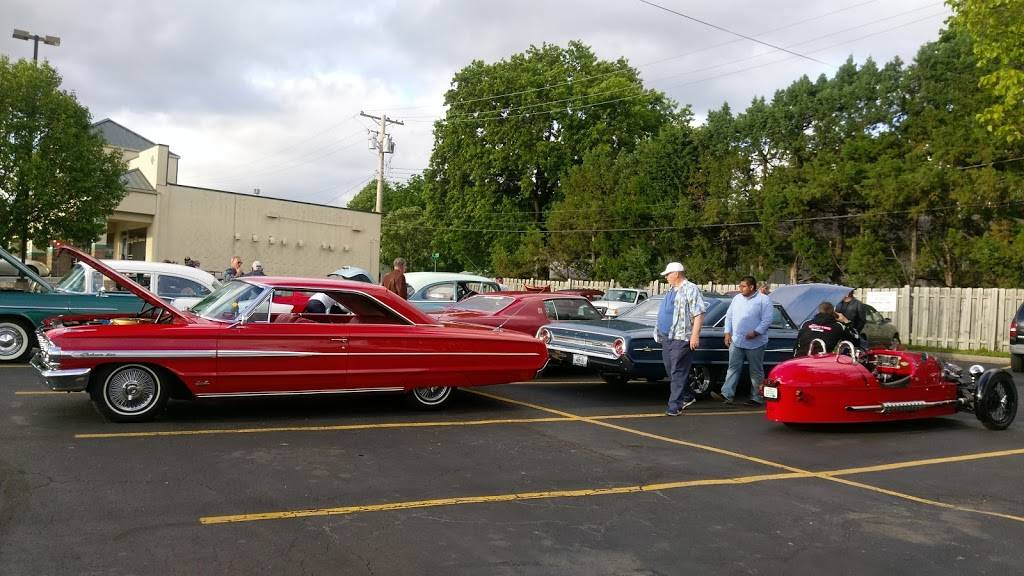 Johnny Rays Drive In | restaurant | 800 SW Blue Pkwy, Lees Summit, MO 64063, USA | 8165241910 OR +1 816-524-1910