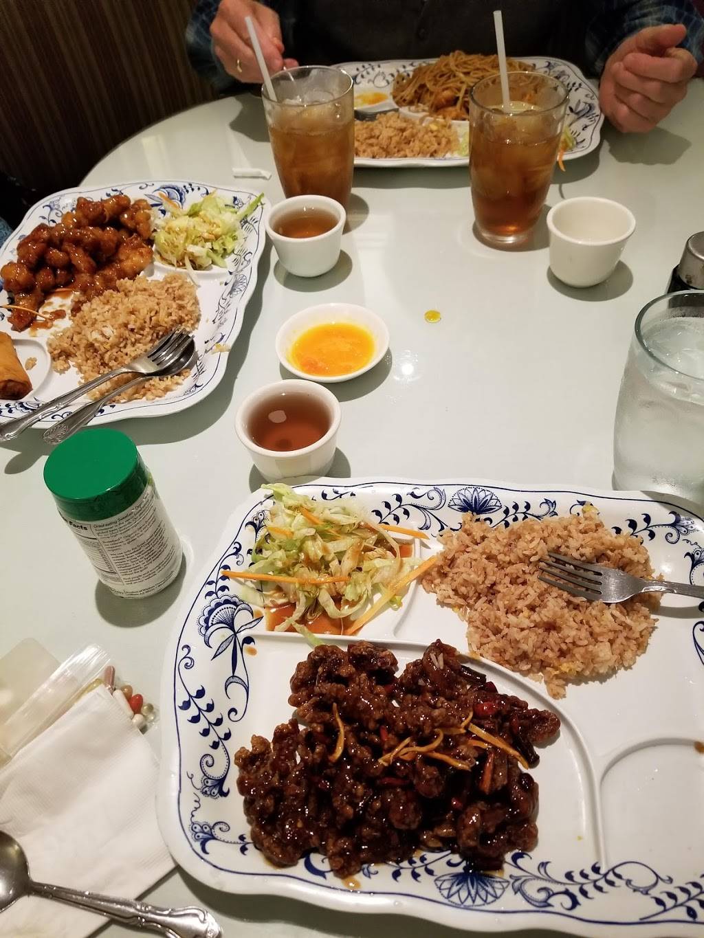 Five Points Shopping Center | shopping mall | 3943 State St, Santa Barbara, CA 93105, USA | 2135532200 OR +1 213-553-2200