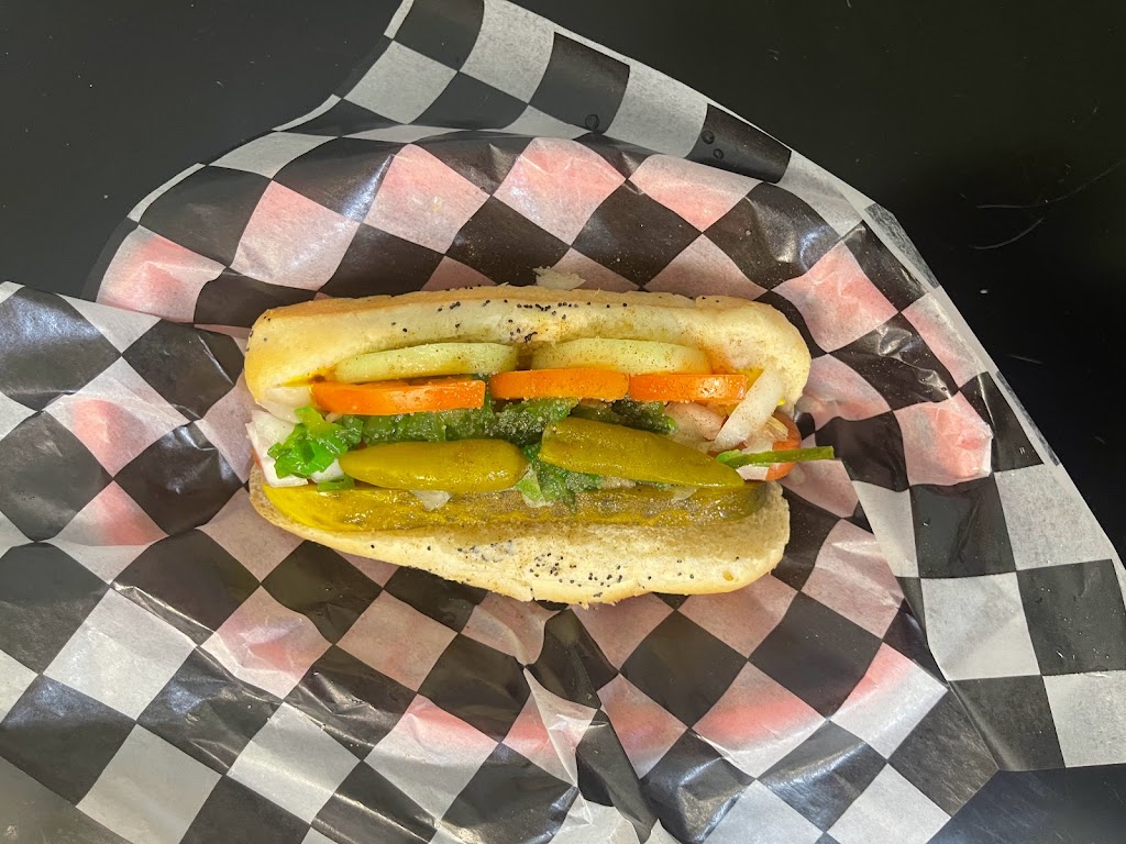 CHI-TOWN DAWGS | restaurant | 2695 E Division St, Diamond, IL 60416, USA | 8155185004 OR +1 815-518-5004