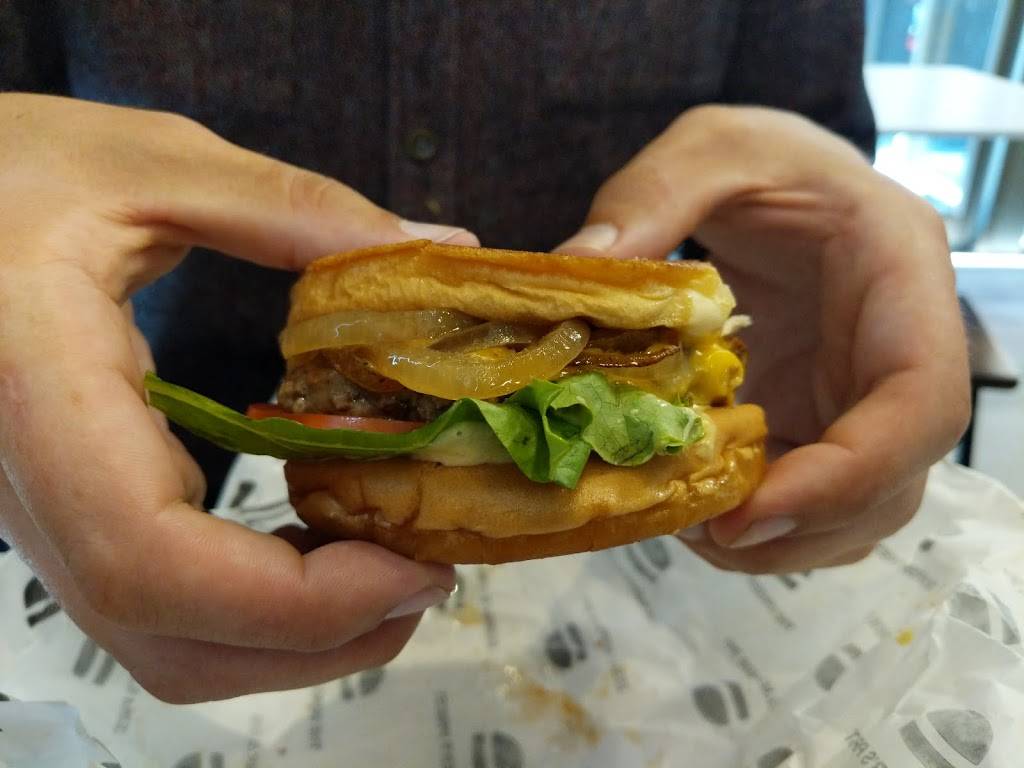 The Burgers Priest | restaurant | 860 York Mills Rd Unit 2, North York, ON M3B 1Y4, Canada | 4167921400 OR +1 416-792-1400