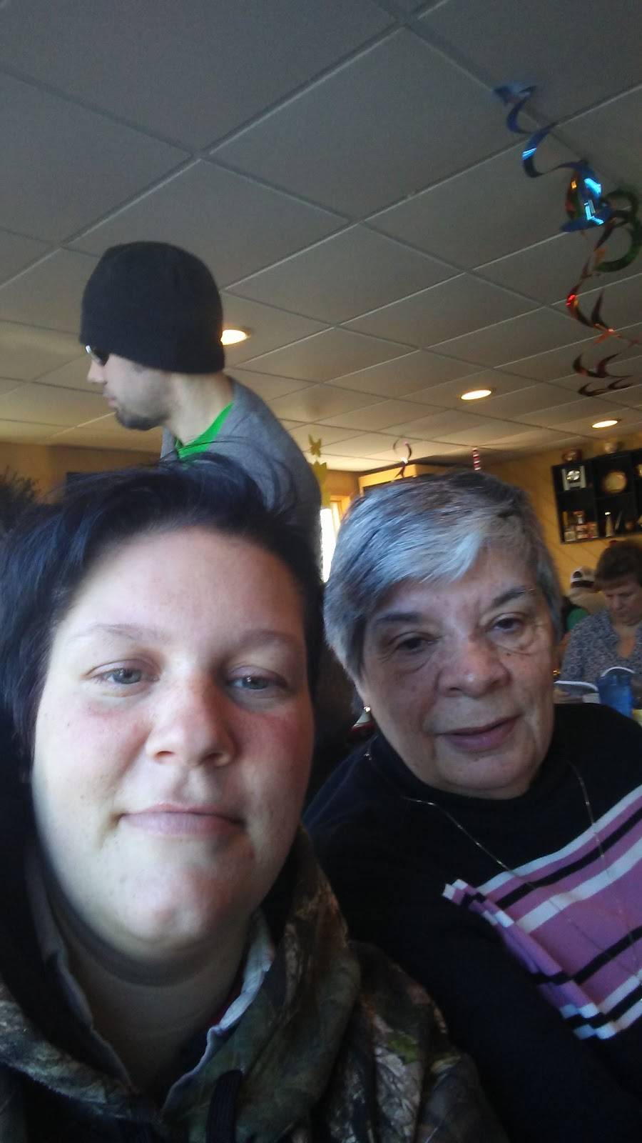 Simple Simons | restaurant | 744 Main St, South Portland, ME 04106, USA | 2077613900 OR +1 207-761-3900