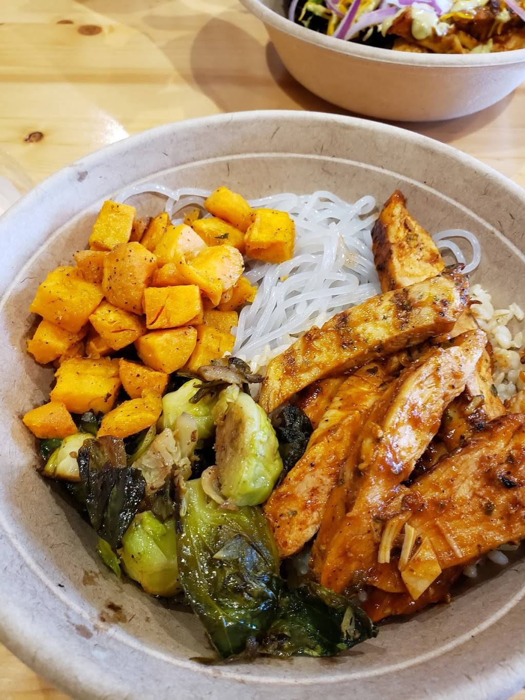 Harvest bowl eatery and market | restaurant | 6109 N Florida Ave, Tampa, FL 33604, USA | 8135128306 OR +1 813-512-8306