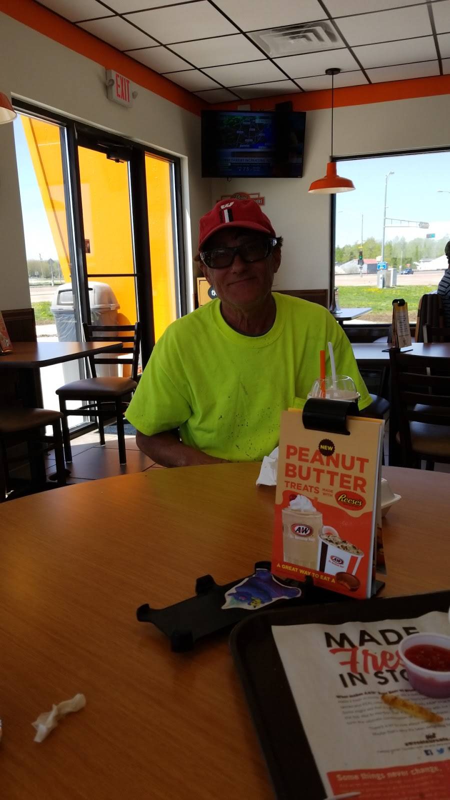 A&W Restaurant | restaurant | 804 S Pacific St, Spencer, WI 54479, USA | 7153681144 OR +1 715-368-1144