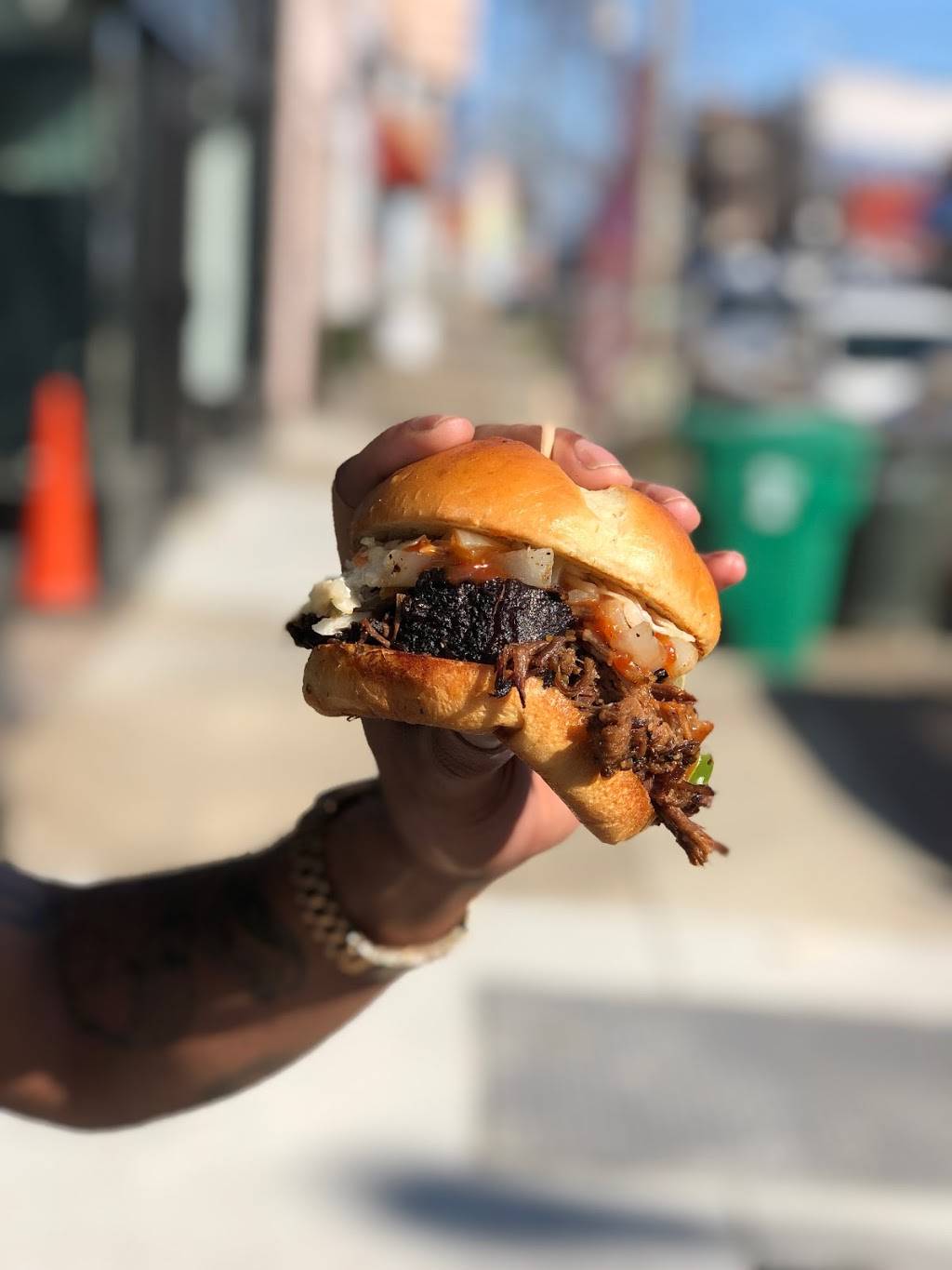 Pig and Brew | restaurant | 1313 Hull St, Richmond, VA 23224, USA | 8044472855 OR +1 804-447-2855