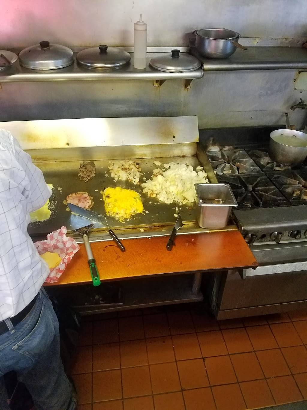 Central Hot Dog | restaurant | 626 Front St, Toledo, OH 43605, USA | 4196983719 OR +1 419-698-3719