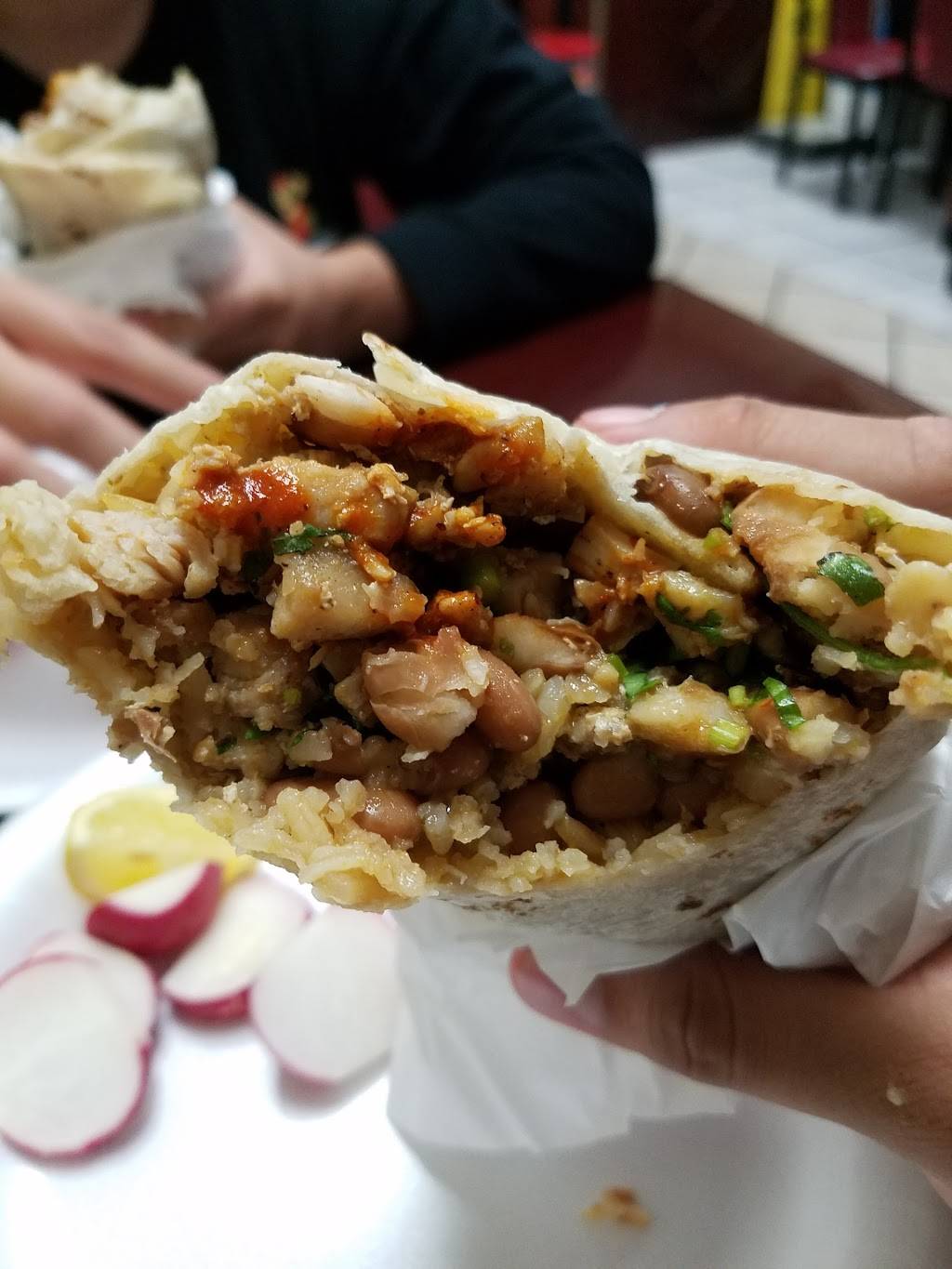 El Pariente Mexican Food | restaurant | 24375 Main St, Newhall, CA 91321, USA | 6617994959 OR +1 661-799-4959