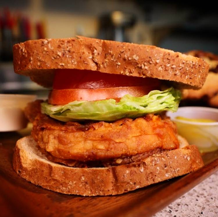 Spagburger | restaurant | 17275 E 9 Mile Rd, Eastpointe, MI 48021, USA | 5868722601 OR +1 586-872-2601