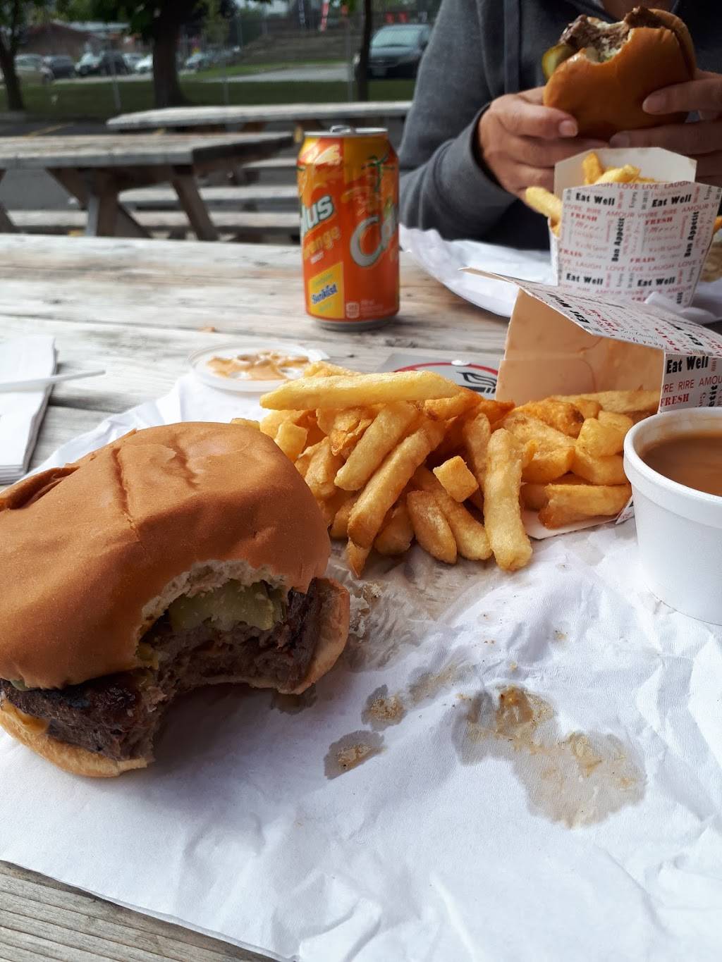 Sonnys | restaurant | 256 Weber St N, Waterloo, ON N2J 3H7, Canada | 5198841750 OR +1 519-884-1750