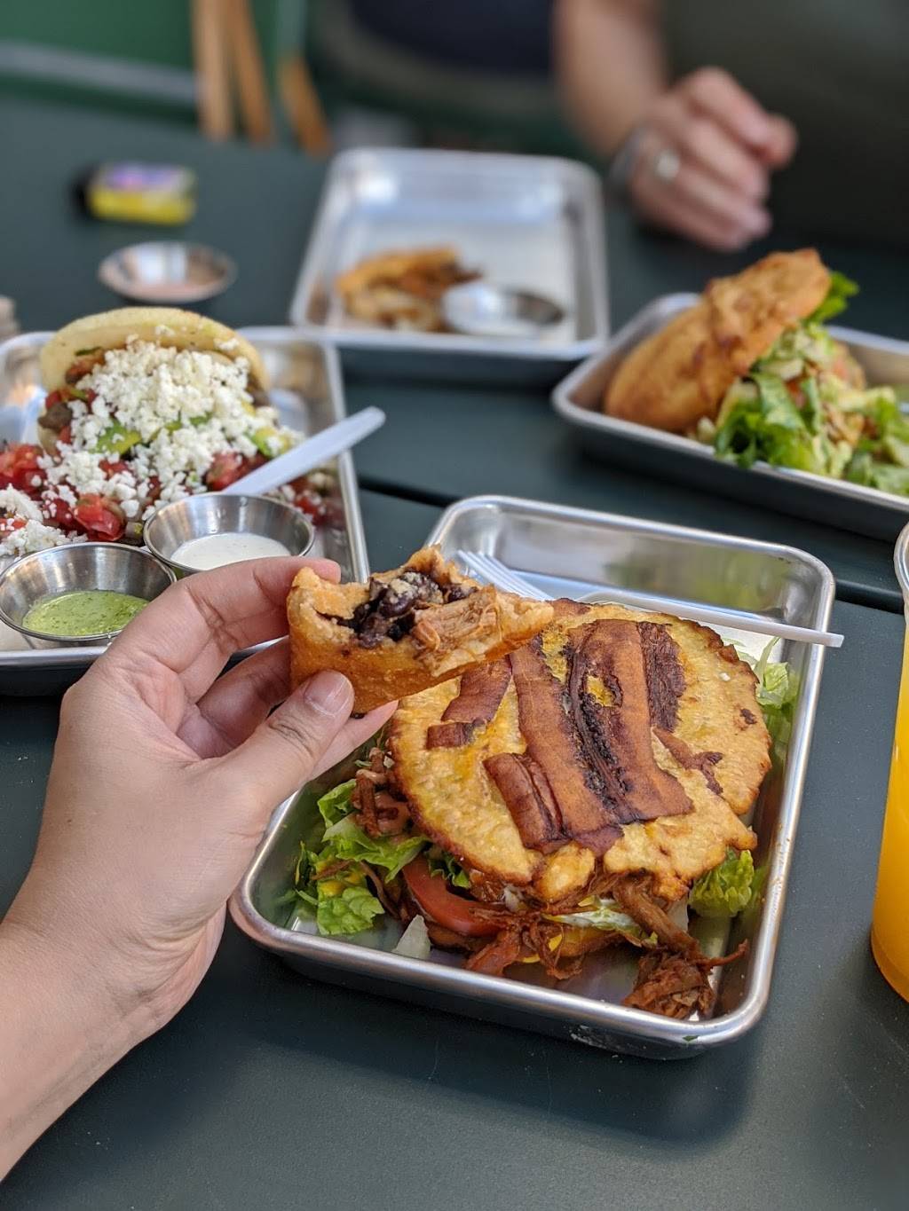 El Arepon | restaurant | 3618 Farnam St, Omaha, NE 68131, USA | 4024038146 OR +1 402-403-8146