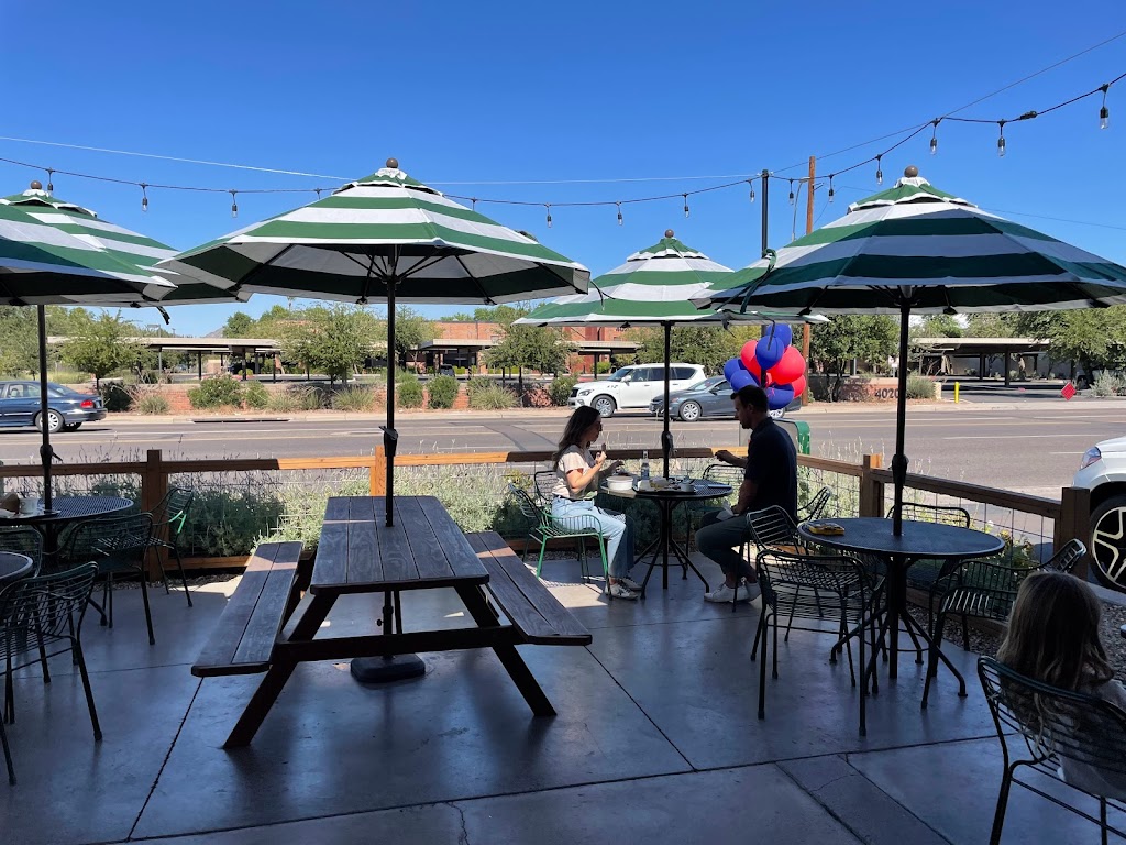 Eat Up Drive In | restaurant | 4001 E Indian School Rd, Phoenix, AZ 85018, USA | 6024414750 OR +1 602-441-4750