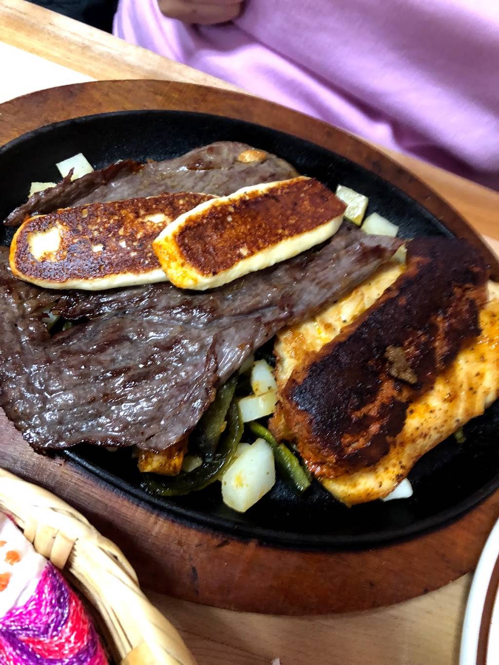 Atardecer Acapulqueno | restaurant | 2906 W Cermak Rd, Chicago, IL 60623, USA | 7732777198 OR +1 773-277-7198