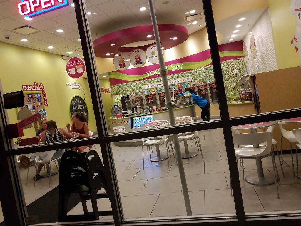 Menchies Frozen Yogurt | bakery | 2105 Ingersoll Ave, Des Moines, IA 50312, USA | 5152883410 OR +1 515-288-3410