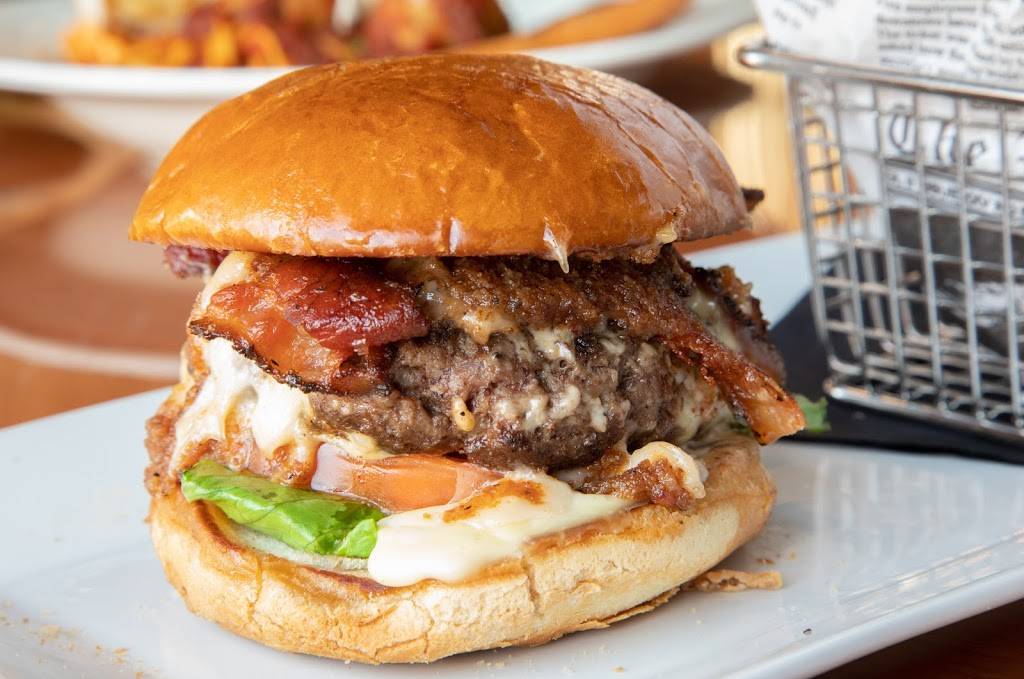 Little Tails Bar & Grill | restaurant | 840 S Waukegan Rd #113, Lake Forest, IL 60045, USA | 8472352908 OR +1 847-235-2908