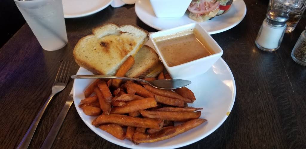 Duffys Tavern and Grille | restaurant | 420 W Diversey Pkwy, Chicago, IL 60614, USA | 7735499090 OR +1 773-549-9090