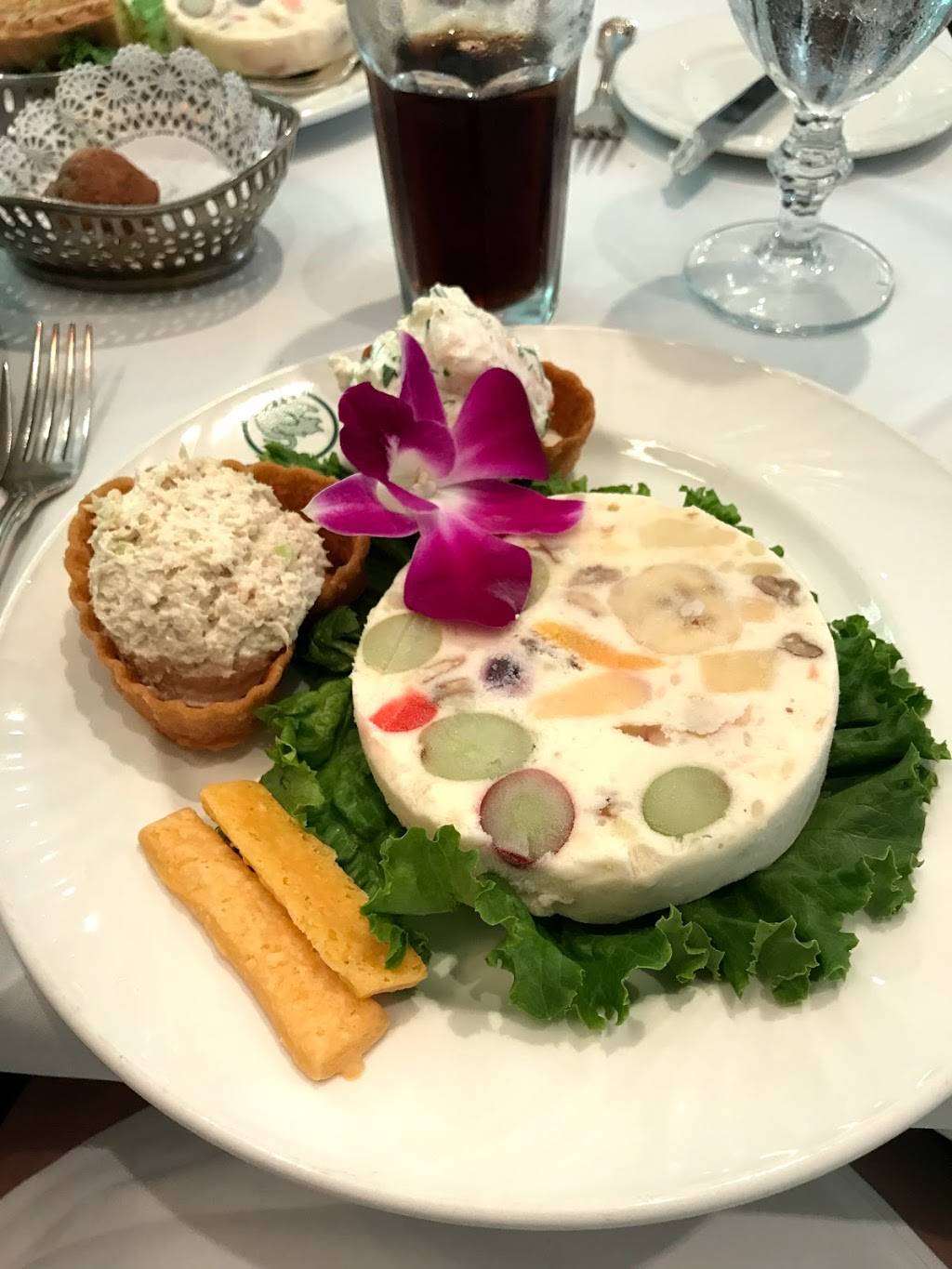 Swan Coach House | restaurant | 3130 Slaton Dr NW, Atlanta, GA 30305, USA | 4042610636 OR +1 404-261-0636