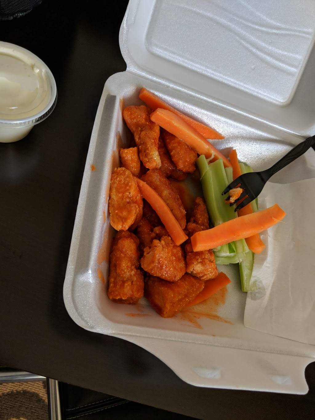 Century Taproom | restaurant | 5985 W Century Blvd, Los Angeles, CA 90045, USA | 3106427500 OR +1 310-642-7500