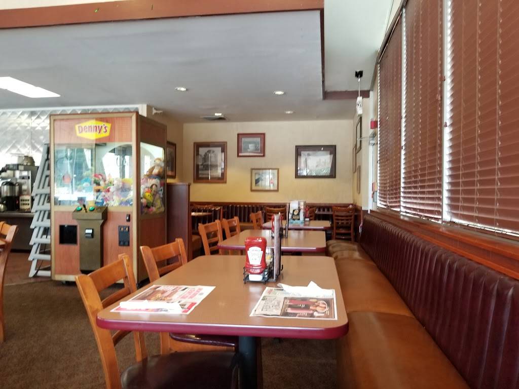 Dennys | restaurant | 38 Commercial Rd, Leominster, MA 01453, USA | 9785340311 OR +1 978-534-0311