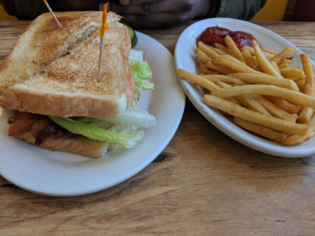 Georges Place | restaurant | 36 Gleneida Ave, Carmel Hamlet, NY 10512, USA | 8452253933 OR +1 845-225-3933