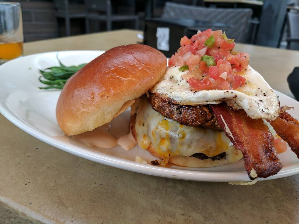 Houlihans | restaurant | 9365 Rain Lily Trail, Fort Worth, TX 76177, USA | 8177502190 OR +1 817-750-2190