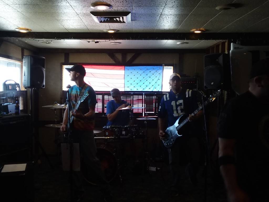 Raymonds Restaurant and Lounge. | restaurant | 66043 State Rte 19, Wakarusa, IN 46573, USA | 5748624140 OR +1 574-862-4140