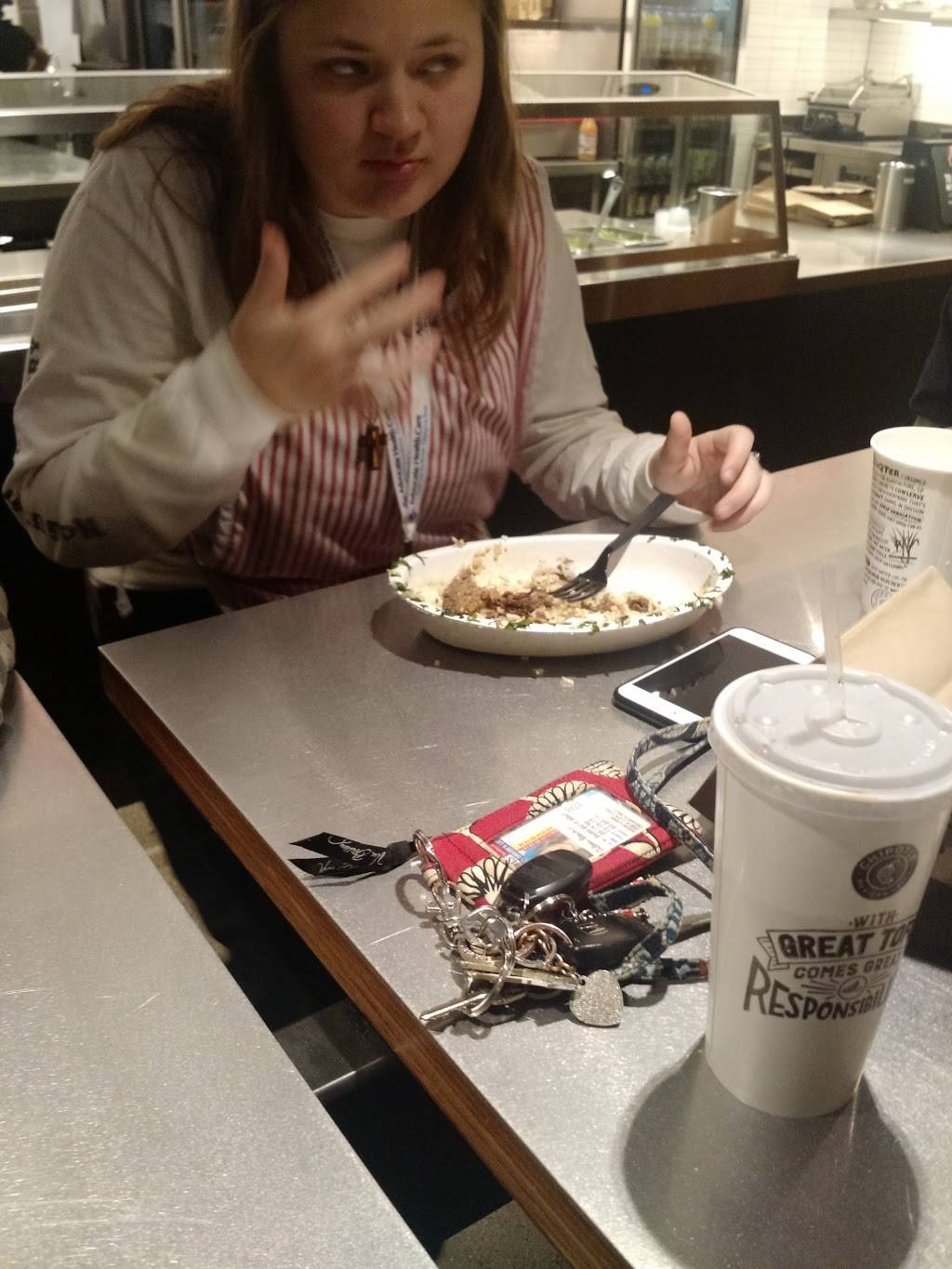 Chipotle Mexican Grill | restaurant | 11018 S Cicero Ave, Oak Lawn, IL 60453, USA | 7084240499 OR +1 708-424-0499