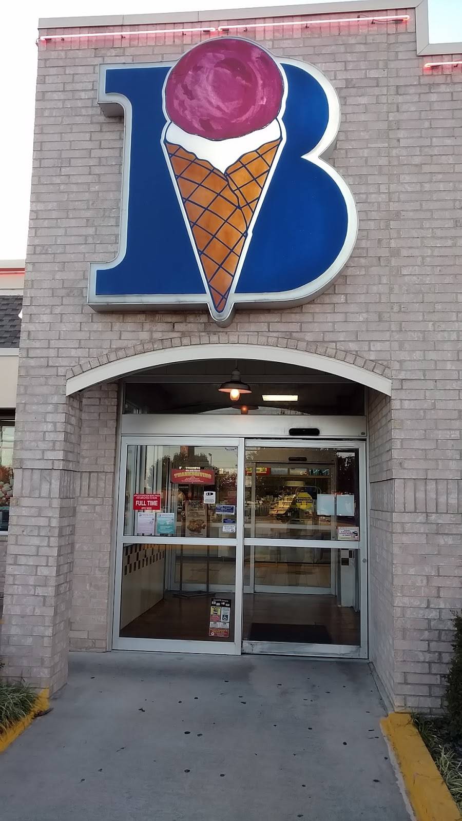 Braums Ice Cream And Burger Restaurant | restaurant | 17879 Preston Rd, Dallas, TX 75252, USA | 9722487379 OR +1 972-248-7379