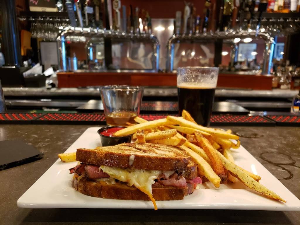 Gosport Tavern | restaurant | 702 High St, Portsmouth, VA 23704, USA | 7576062666 OR +1 757-606-2666