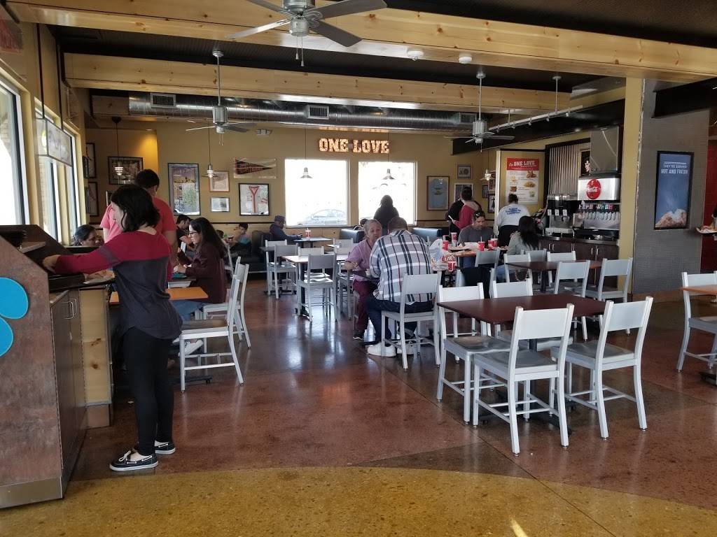 Raising Canes Chicken Fingers | meal takeaway | 2031 N Mesa St, El Paso, TX 79902, USA | 9153514303 OR +1 915-351-4303