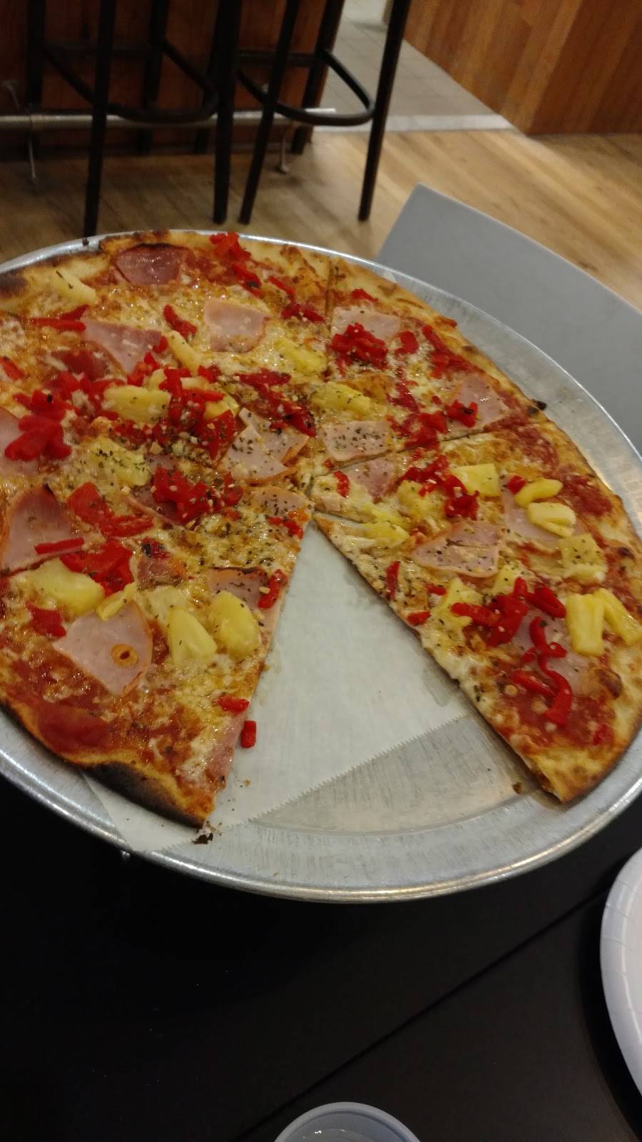 The Upper Crust Pizzeria | restaurant | 99 Central St, Wellesley, MA 02482, USA | 7812355011 OR +1 781-235-5011