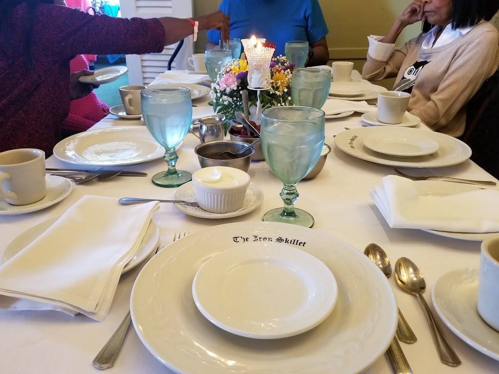 The Iron Skillet Restaurant | restaurant | 2489 W 30th St, Indianapolis, IN 46222, USA | 3179236353 OR +1 317-923-6353