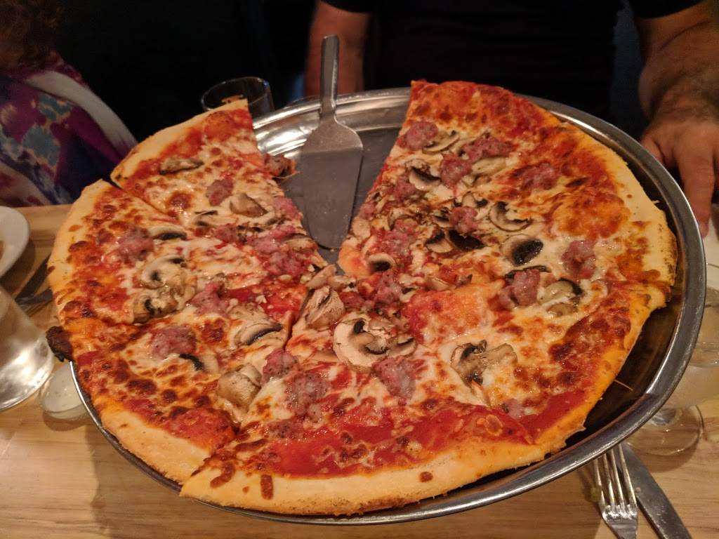 Sams Restaurant | restaurant | 36 Newtown Ln, East Hampton, NY 11937, USA | 6313245900 OR +1 631-324-5900