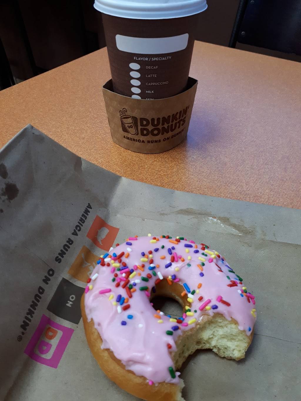 Dunkin | bakery | 18714 NW 67th Ave, Miami, FL 33015, USA | 3056210202 OR +1 305-621-0202