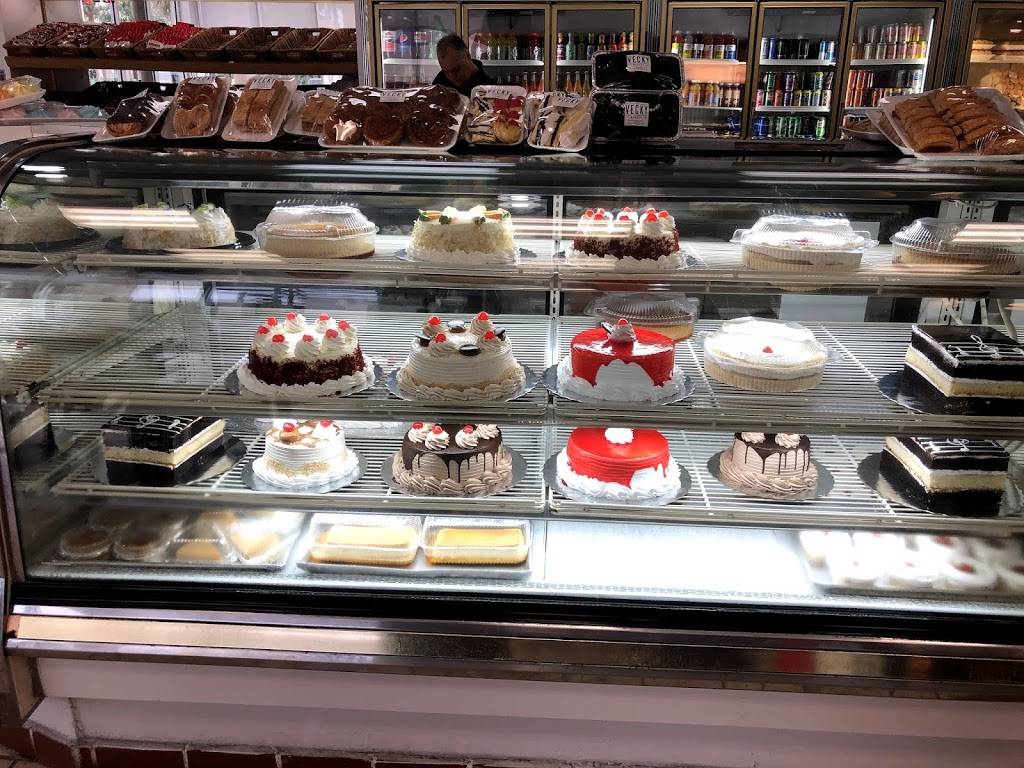 Vecky Bakery | bakery | 17537 Pines Blvd, Pembroke Pines, FL 33029, USA | 9543925958 OR +1 954-392-5958