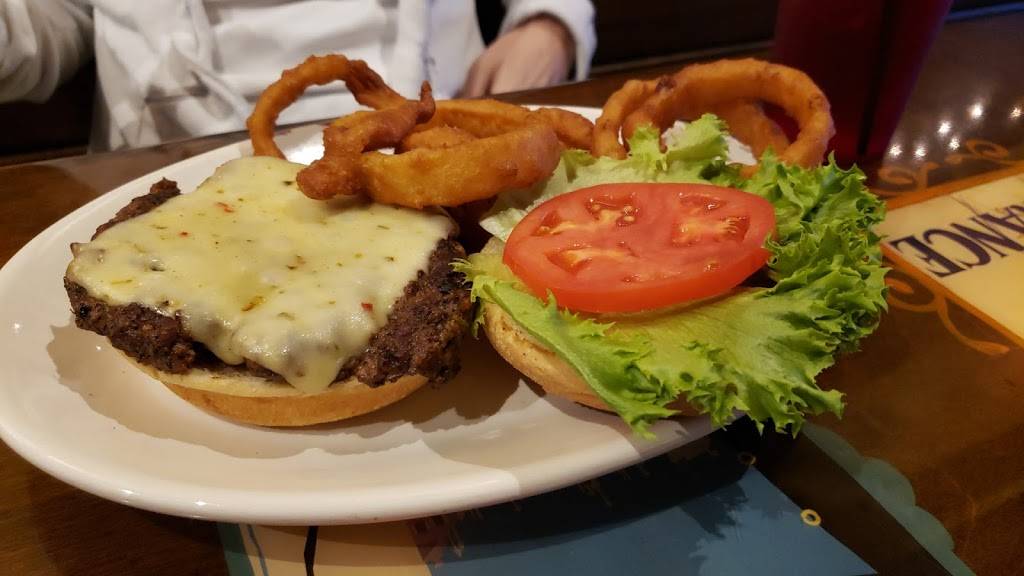 Lindburgers Wellington | restaurant | 13860 Wellington Trace #32,33, Wellington, FL 33414, USA | 5617530555 OR +1 561-753-0555