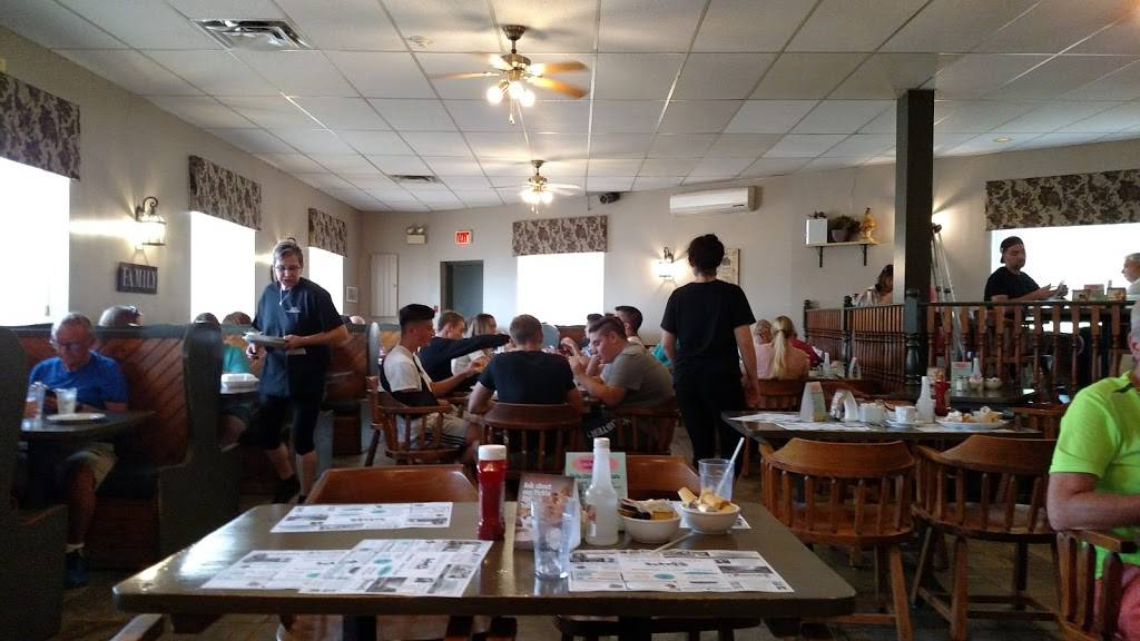 Queens Coach Family Restaurant | restaurant | 2845 St Paul Ave, Niagara Falls, ON L2J 2L3, Canada | 9053748921 OR +1 905-374-8921