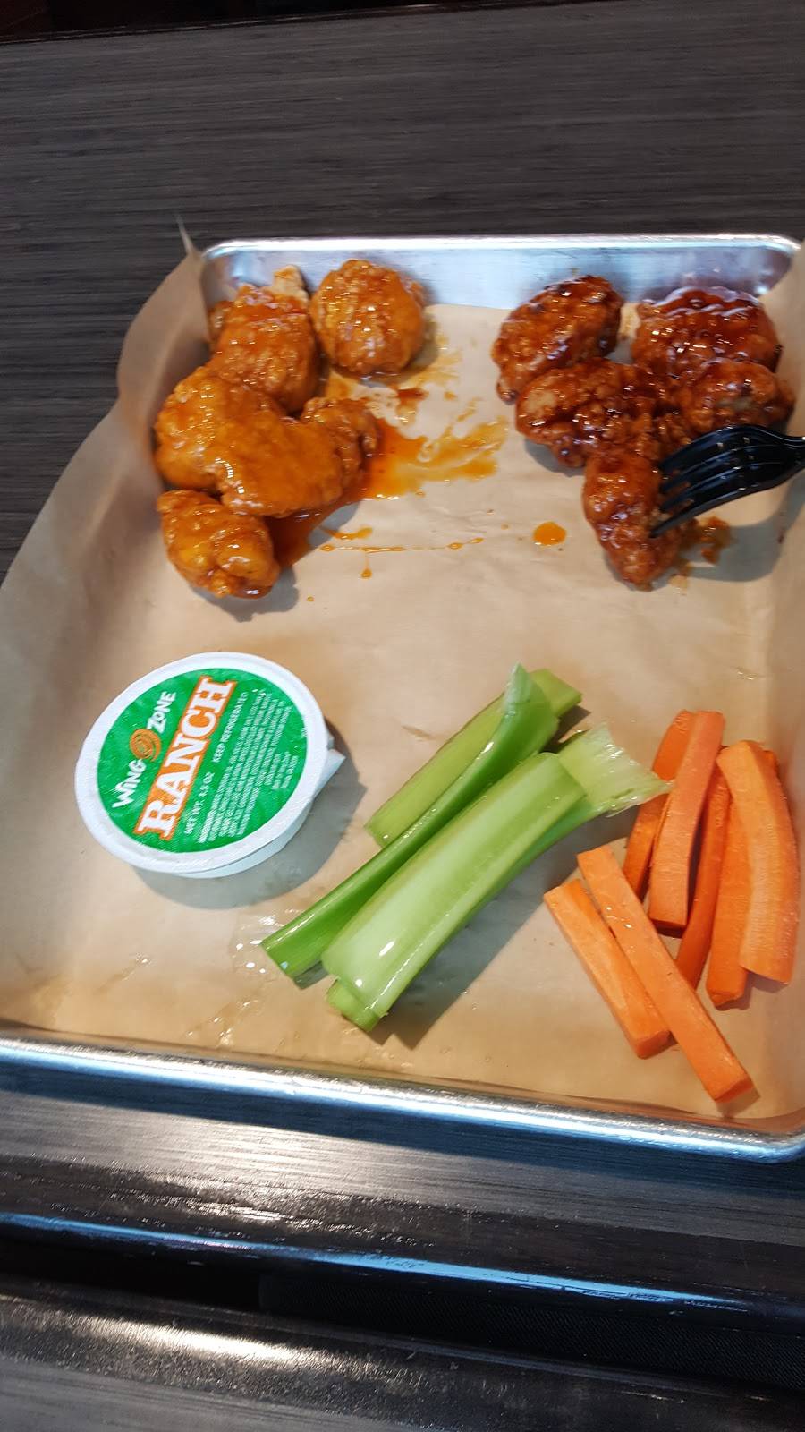 Wing Zone | restaurant | 655 Reitz Union Drive, Gainesville, FL 32603, USA | 3528772623 OR +1 352-877-2623