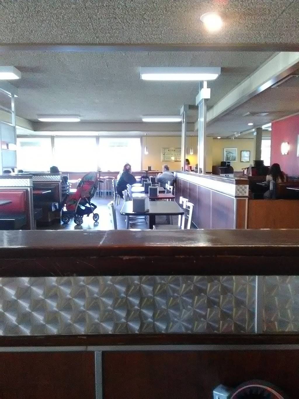 Carls Jr. | restaurant | 19305 Victory Blvd, Reseda, CA 91335, USA | 8188819635 OR +1 818-881-9635