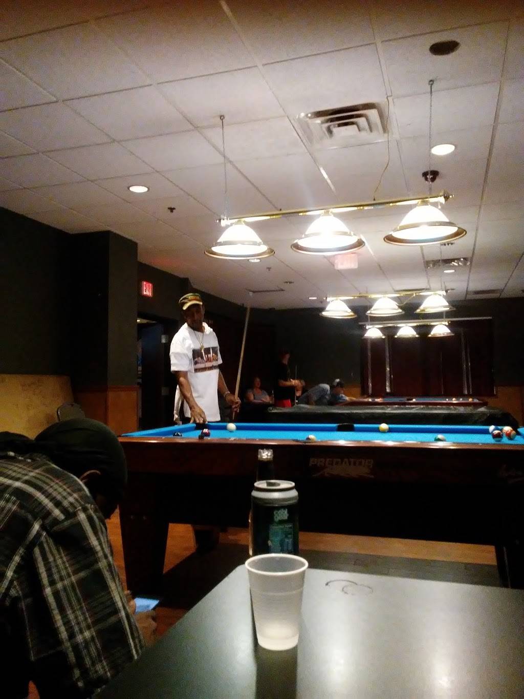 Longshots | restaurant | 1609 W Jefferson St, Joliet, IL 60435, USA | 8152805569 OR +1 815-280-5569