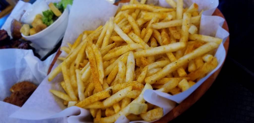 Dog House Grill | restaurant | 2789 E Shaw Ave, Fresno, CA 93710, USA | 5592949920 OR +1 559-294-9920