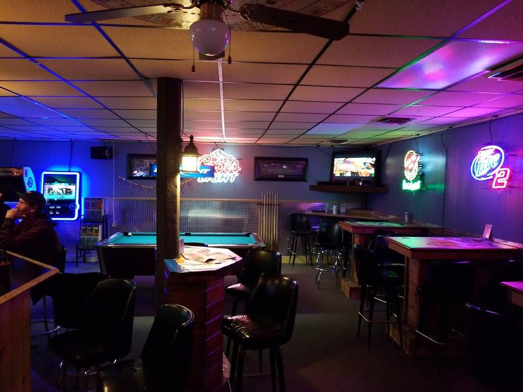 B&B Sports Bar & Grill | restaurant | 115 2nd Ave NE, Staples, MN 56479, USA | 2188942661 OR +1 218-894-2661