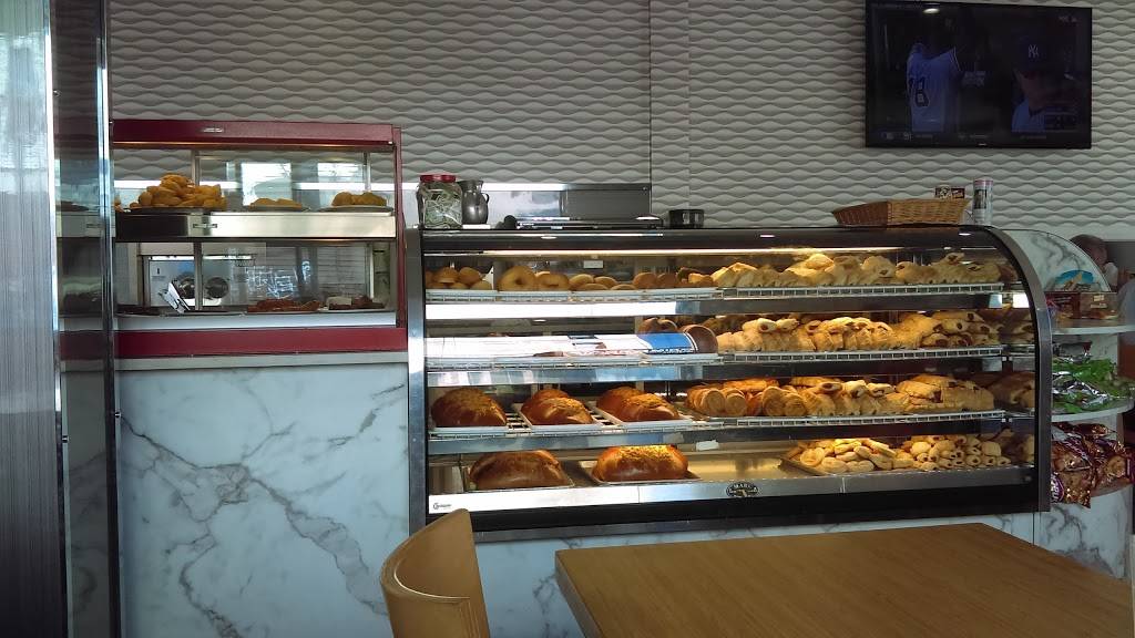 Las Delicias Bakery | bakery | 1801 College Point Blvd, Flushing, NY 11356, USA | 7184604911 OR +1 718-460-4911