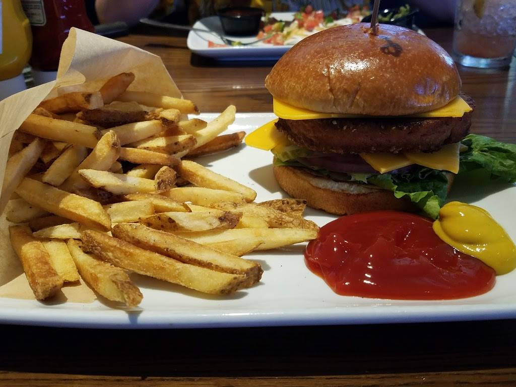 TGI Fridays | restaurant | 3087 White Bear Ave N, Maplewood, MN 55109, USA | 6517049052 OR +1 651-704-9052