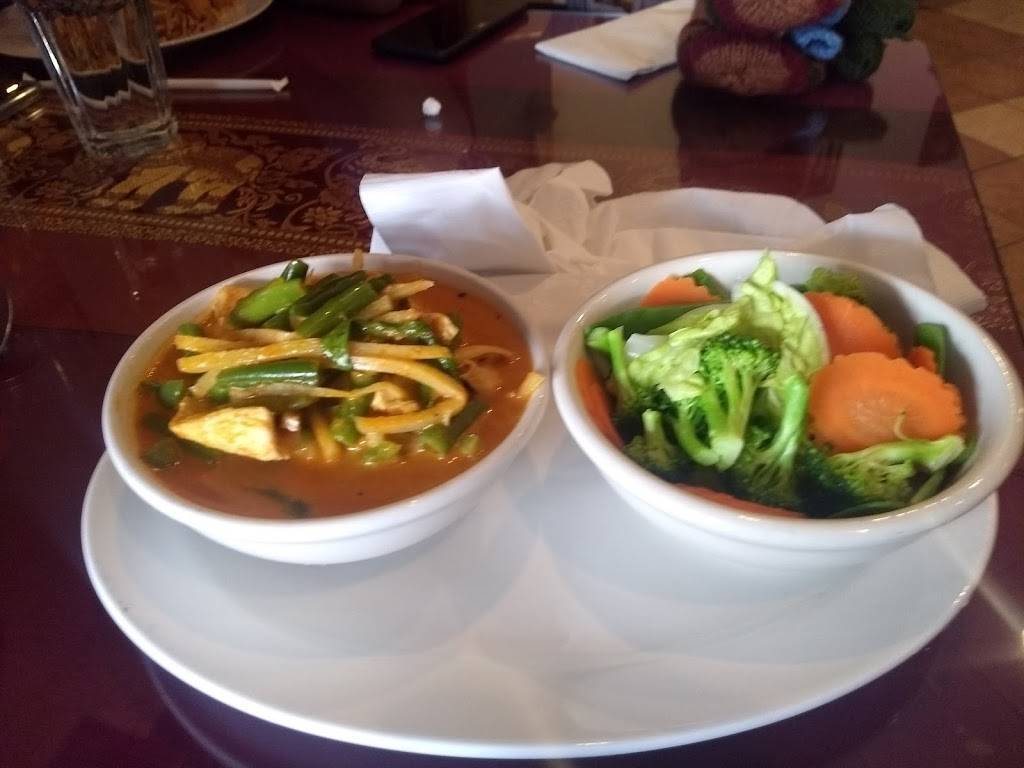 Thai Castle | restaurant | 19 E 126th St, Carmel, IN 46032, USA | 3175758421 OR +1 317-575-8421