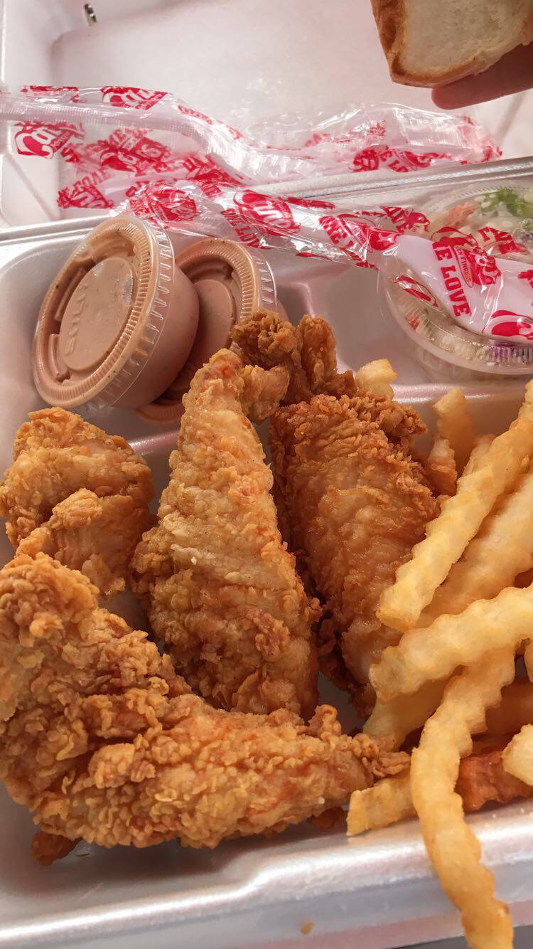 Raising Canes Chicken Fingers | meal takeaway | 1108 Cpl Max Donahue Ln, Highlands Ranch, CO 80129, USA | 3037910020 OR +1 303-791-0020