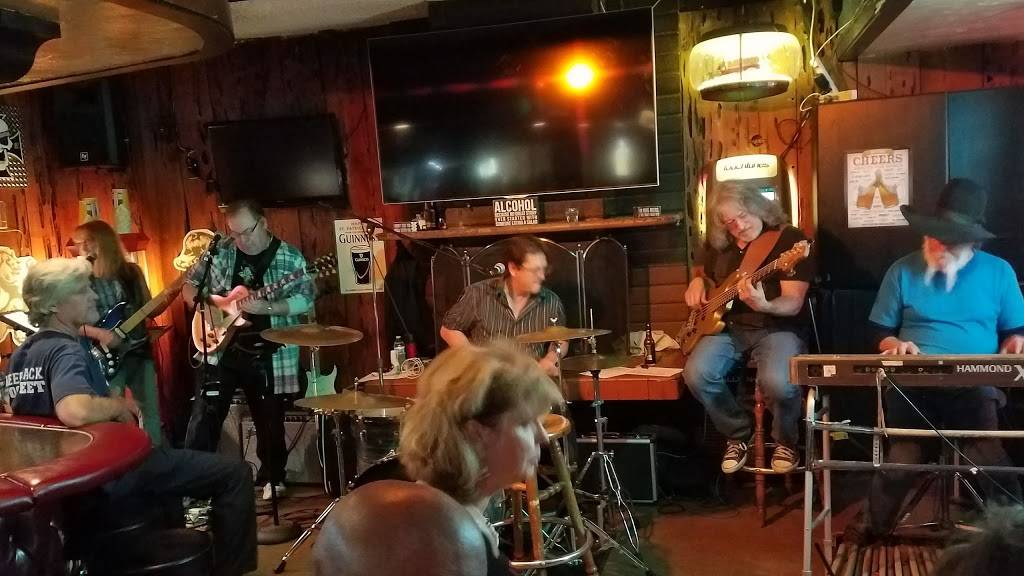 Bergies | restaurant | 16404 Delone St, Canyon Country, CA 91387, USA | 6612513133 OR +1 661-251-3133