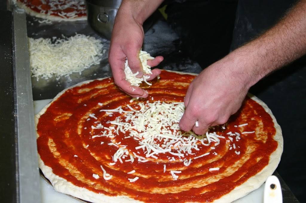 Hunners Pizza & Restaurant | restaurant | 811 Station St, Sturgeon, PA 15082, USA | 7249269636 OR +1 724-926-9636