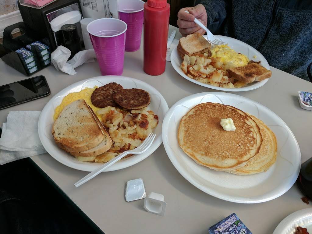 Dougs Dinner Bucket | restaurant | 2008, 5730 Akron Cleveland Rd, Hudson, OH 44236, USA | 3306538184 OR +1 330-653-8184