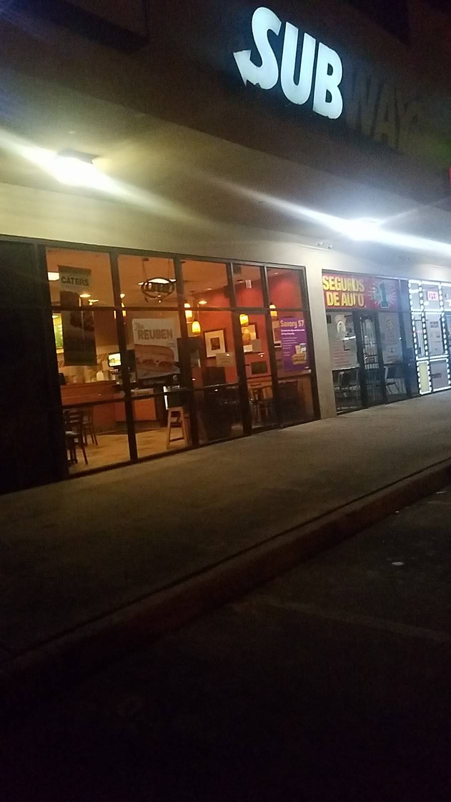 Subway | restaurant | 428 E Jefferson Blvd, Dallas, TX 75203, USA | 2149428222 OR +1 214-942-8222