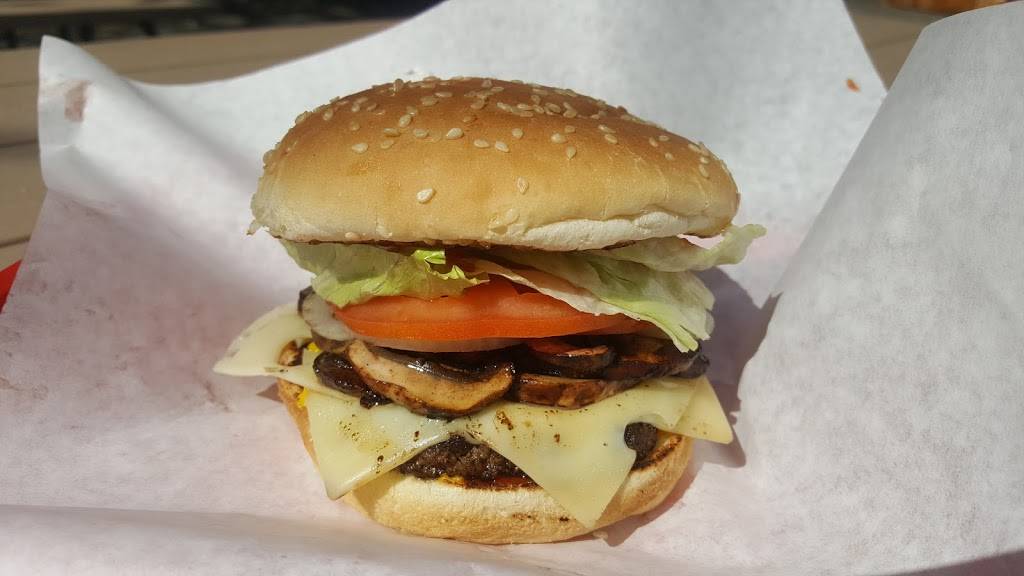 Maxines Drive In | restaurant | 1208 Sacramento Ave, Broderick, CA 95605, USA | 9169429979 OR +1 916-942-9979